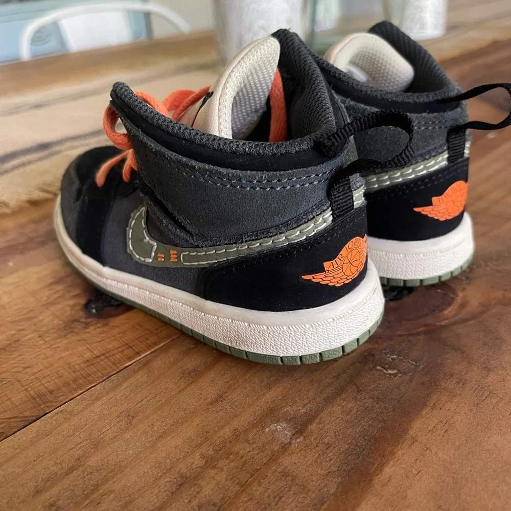 Nike Jordan shoes - Picture 3 of 5